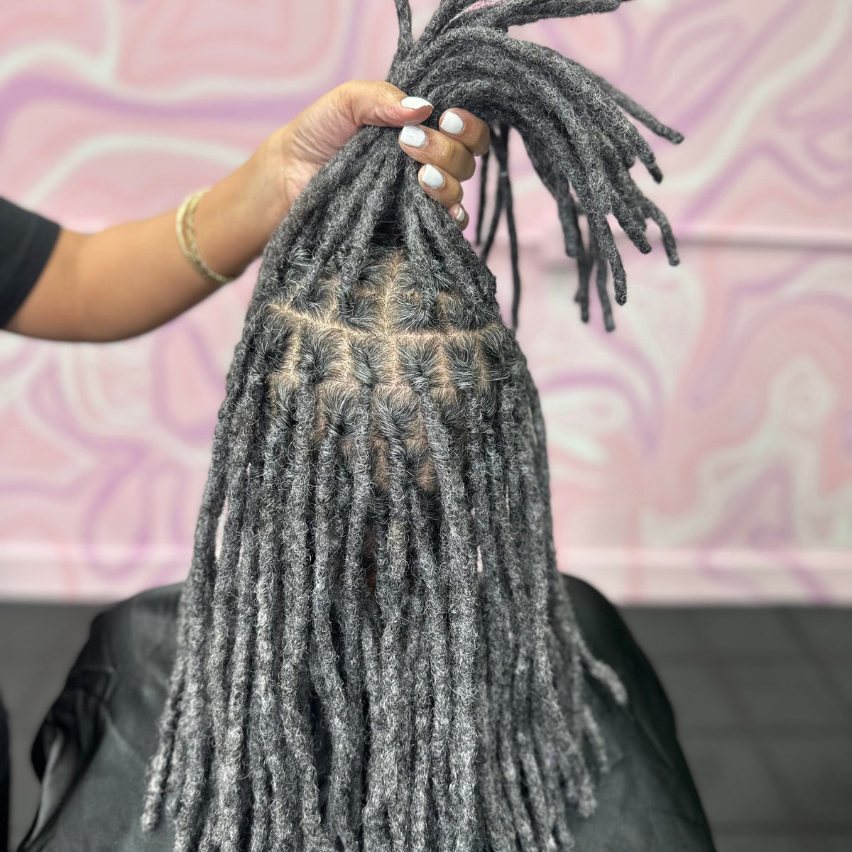 Pose d'extensions de locks poivre et sel